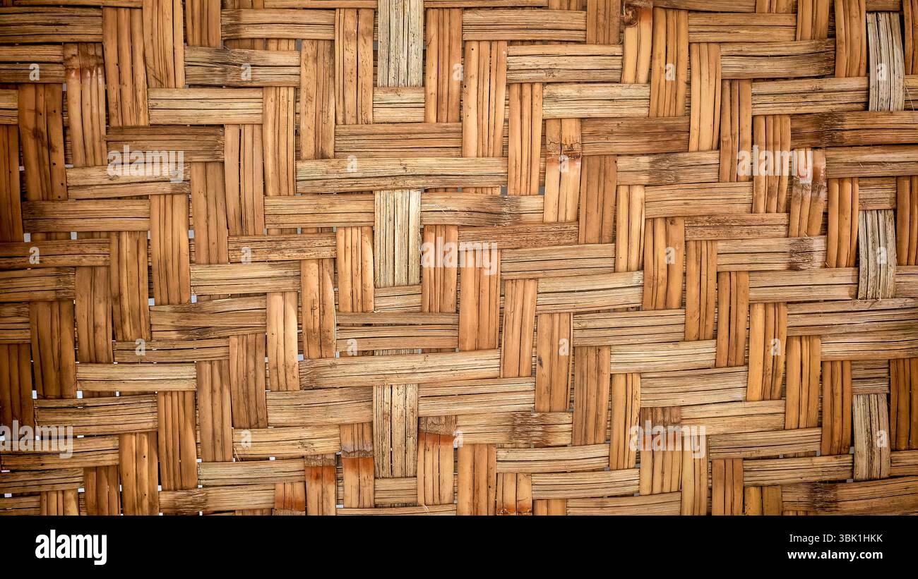 Nahaufnahme des traditionellen Bambus-Webmusters für Hintergrund oder Textur Stockfoto