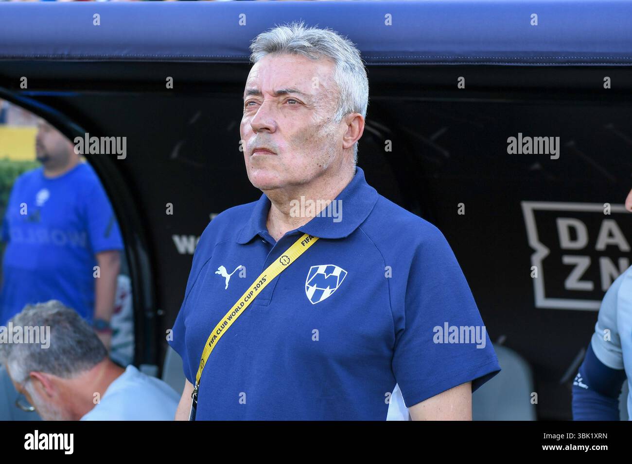 Pasadena, CA. 17. Juni 2025. CF Monterrey Head Coach Domenec Torrent während des Spiels der FIFA Club-Weltmeisterschaft zwischen CF Monterrey und FC Internazionale Milano; im Rose Bowl Stadium in Pasadena, CA. Kevin Langley/CSM/Alamy Live News Stockfoto