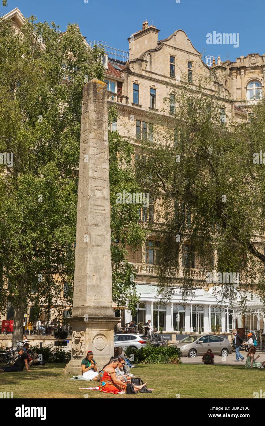 England, Somerset, Bath, The Orange Grove Park, Obelisk Memorial, gewidmet der Wiederherstellung der Gesundheit des Prinzen von Orange im Jahr 1734 Stockfoto