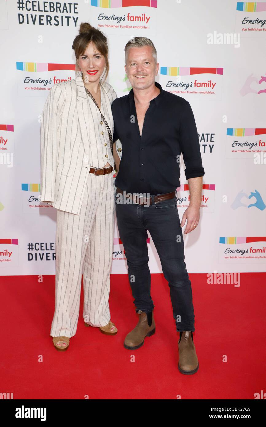 Ernstings Fashion Show 2025 Hamburg Andre Dietz, Shari Dietz, Ernstings Fashion Show 2025, Hotel Empire Riverside Hamburg, 17.06.2025 *** Ernstings Fashion Show 2025 Hamburg Andre Dietz, Shari Dietz, Ernstings Fashion Show 2025, Hotel Empire Riverside Hamburg, 17 06 2025 Copyright: XEventpressxBecherx Stockfoto