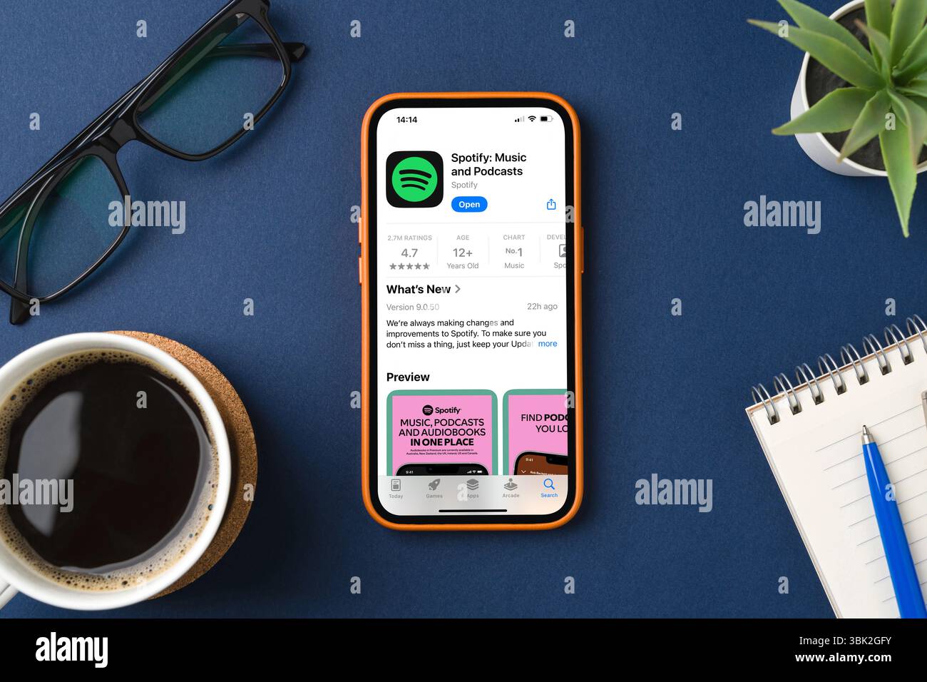 Antalya, Türkei – 5. Juni 2025: Ansicht von oben auf der Spotify App im App Store auf dem iPhone-Bildschirm Stockfoto