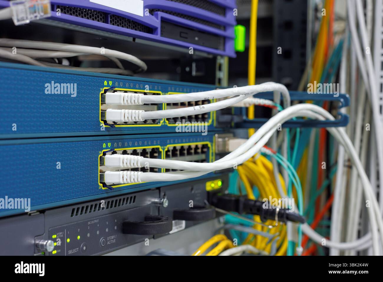 High-Tech-Netzwerk-Kabel auf einem server Stockfoto