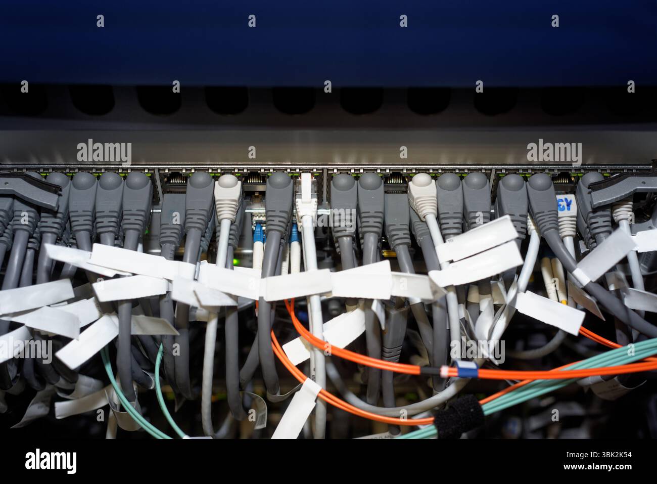 High-Tech-Netzwerk-Kabel auf einem server Stockfoto
