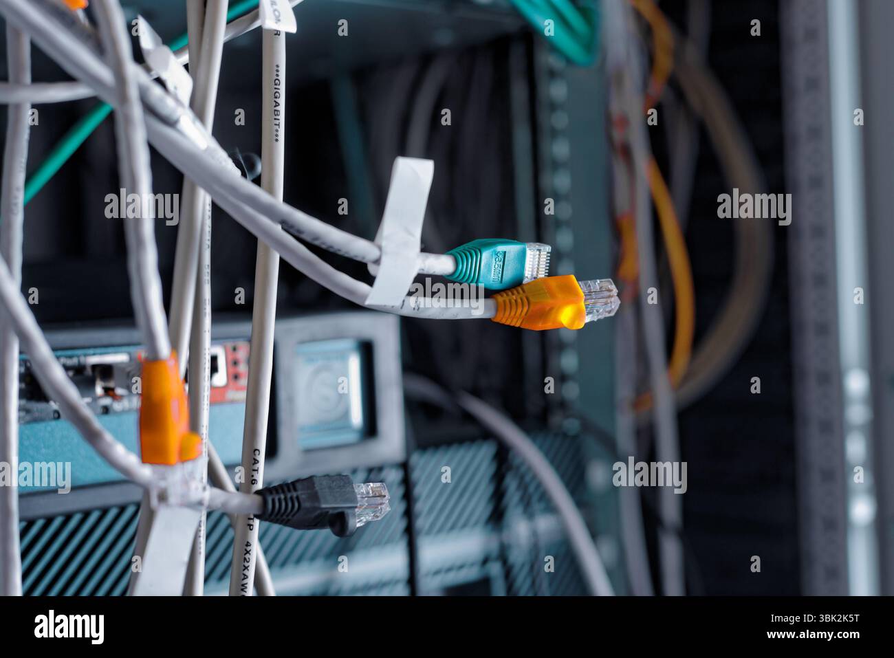 High-Tech-Netzwerk-Kabel auf einem server Stockfoto