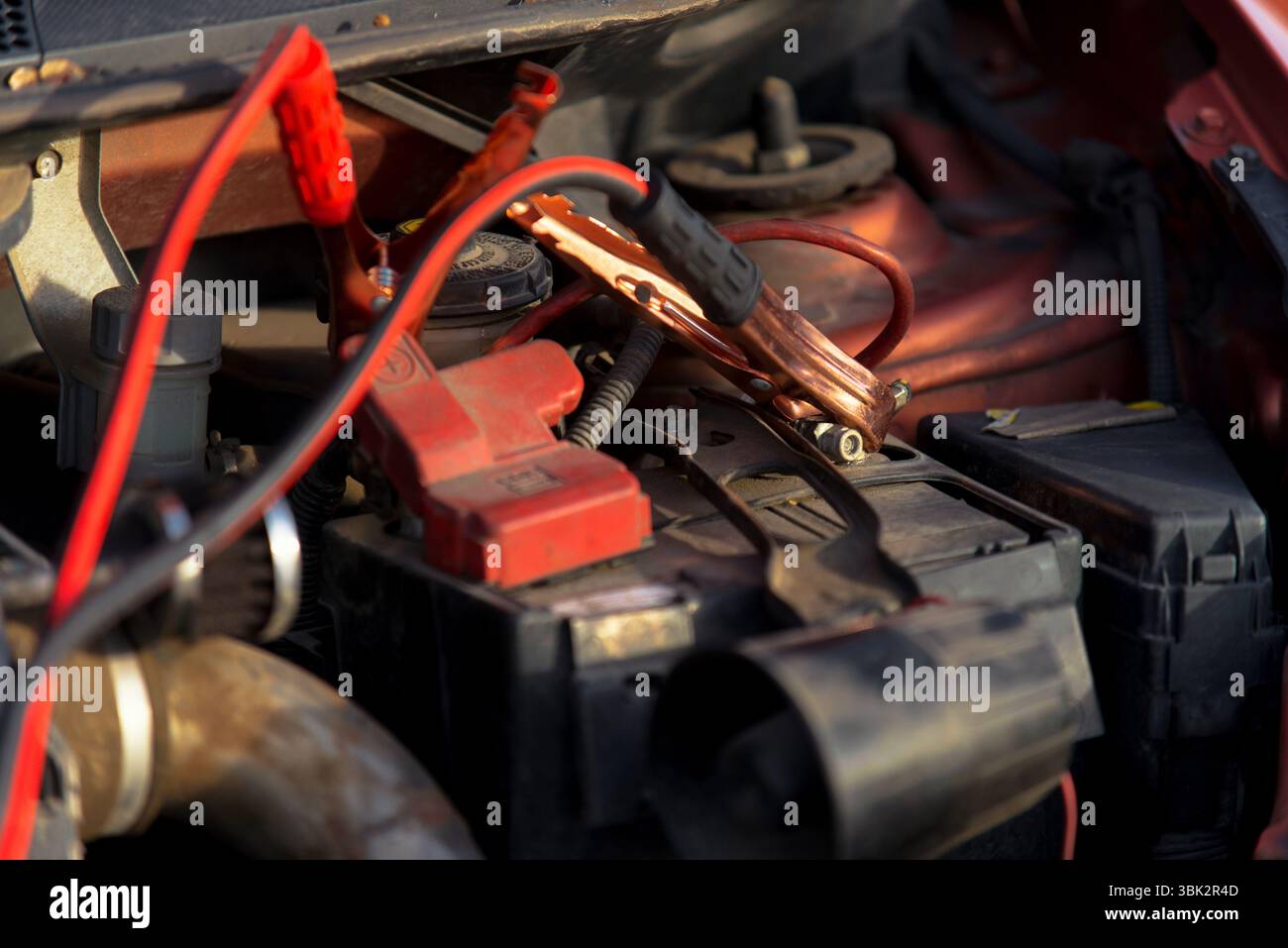 Akkuakkumulator Kfz-Batterieladegerät Klemmen Nahaufnahme Stockfoto