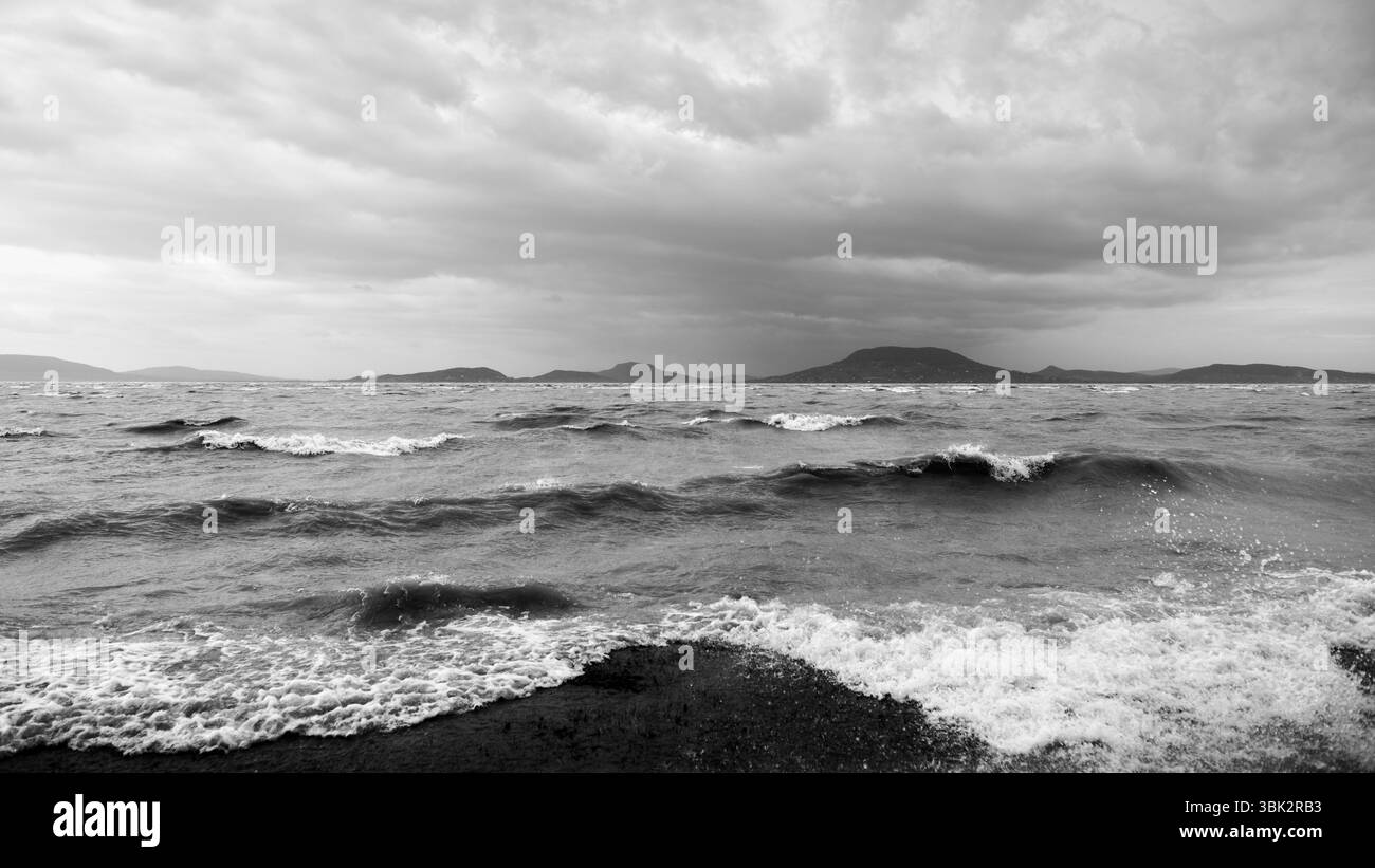 Holzweg durch die Seen Winkel Schuss Stockfoto