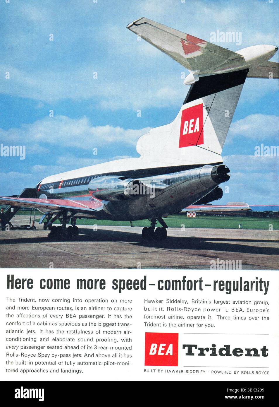 Eine Werbung von British European Airways (BEA) aus dem Jahr 1964, die ihr Jet-Flugzeug Hawker Siddeley Trident mit dem Slogan „Here come more Speed – Comfort – Regularity“ (hier kommen mehr Geschwindigkeit – Komfort – Regelmäßigkeit) bewertete. Die Hawker Siddeley HS-121 Trident ist ein britisches Flugzeug von Hawker Siddeley, das von drei hinten montierten Rolls-Royce Spey-Turboventilatoren mit niedrigem Bypass, einem niedrigen Flügelflügel und einem T-Tail angetrieben wird. Sie wurde zwischen 1962 und 1978 hergestellt und trat erstmals am 1. April 1964 bei BEA in Betrieb. Stockfoto