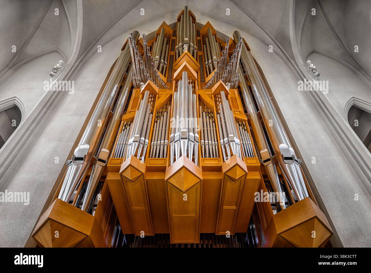 Nahaufnahme einer Kirchenpfeifenorgel Stockfoto