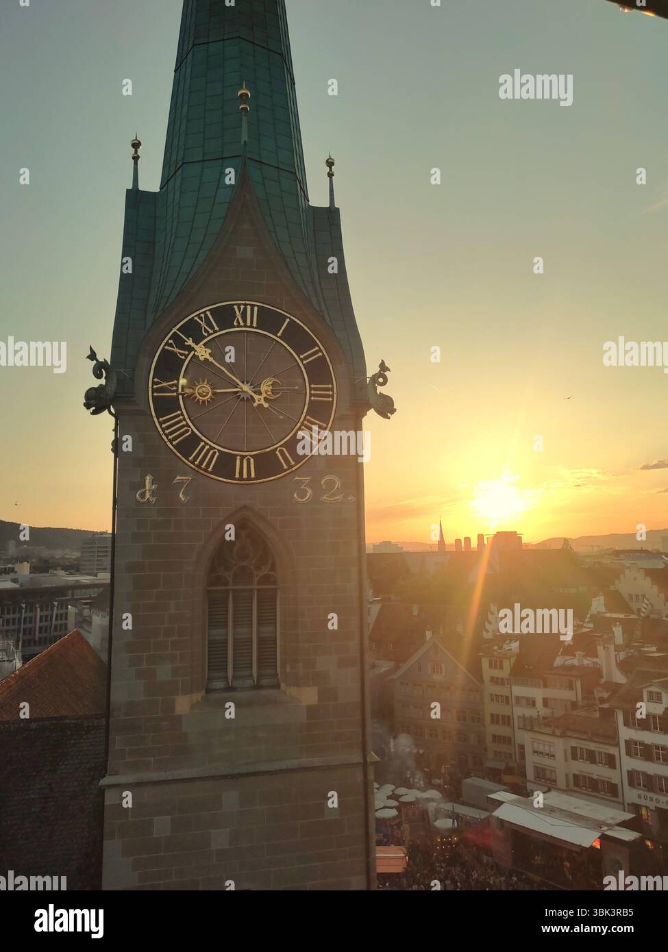 Fraumüster Zürich über dem Turm Stockfoto