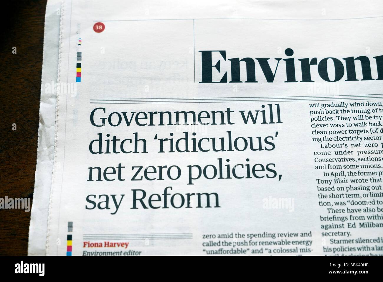 "Die Regierung wird die "lächerliche" Netto-Null-Politik aufgeben, sagt Reform' Guardian, Schlagzeilen-artikel zum Umweltschutz, der 16. Juni 2025 in London Großbritannien veröffentlicht wird Stockfoto