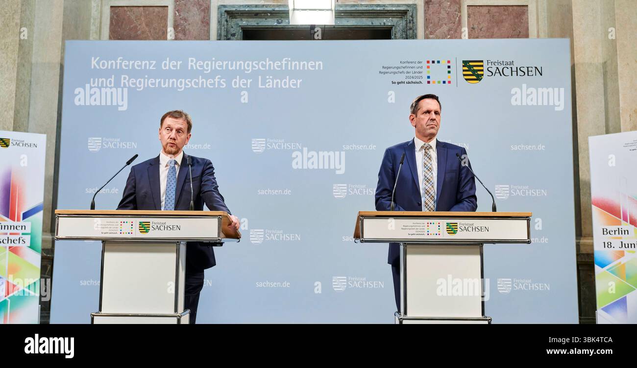 Ministerpräsidentenkonferenz - Lies Kretschmer EUR, Deutschland, Berlin, 18.06.2025: Nach der PK - Michael Kretschmer CDU Ministerpräsident von Sachsen und Olaf Lies SPD Ministerpräsident von Niedersachsen auf dem Weg ins Kanzleramt .die Regierungschefinnen und Regierungschefs der Länder treffen sich zur Ministerpräsidentenkonferenz. Im Mittelpunkt steht der Austausch und die Zusammenarbeit mit der neuen Bundesregierung. Themen sind die neuen Finanzierungsinstrumente für Bund und Länder, der notwendige wirtschaftliche Aufschwung sowie eine nationale Importstrategie für Wasserstoff, den Erhalt Stockfoto