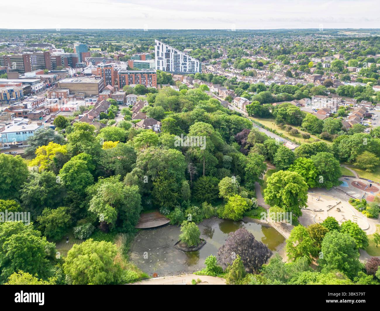 Blick aus der Vogelperspektive auf die Gärten des Kirchhauses im londoner Stadtteil bromley. Ornimentalgärten, ein See und Sport- und Erholungseinrichtungen gibt es im Überfluss. Die Stadt Stockfoto