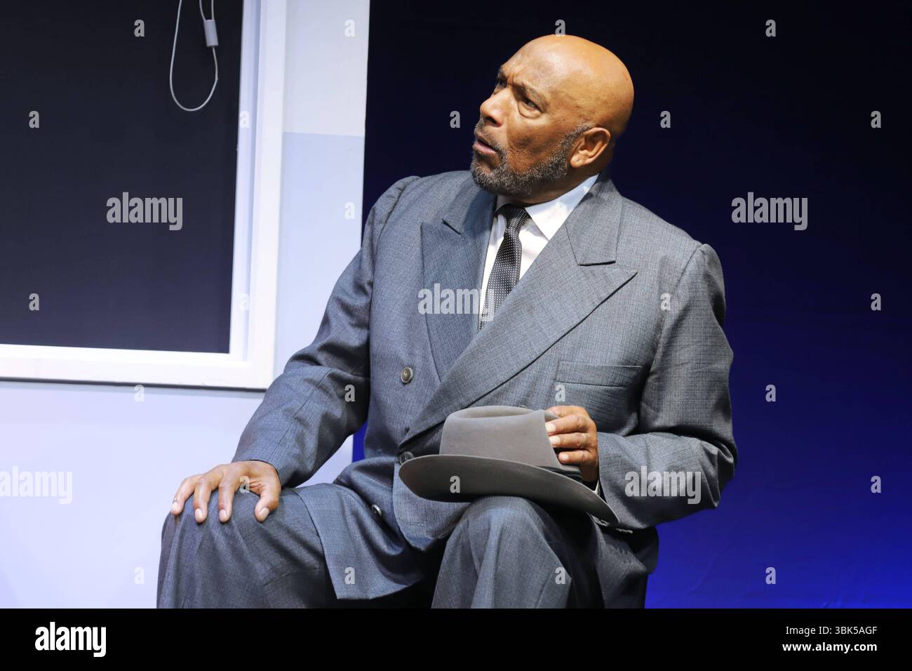 Fotoprobe Miss Daisy & ihr Chauffeur Ron Williams, Fotoprobe Miss Daisy & ihr Chauffeur, Komödie Winterhuder Fährhaus, Hamburg, 18.06.2025 *** Fotoprobe Miss Daisy ihr Chauffeur Ron Williams, Fotoprobe Miss Daisy ihr Chauffeur, Komödie Winterhuder Fährhaus, Hamburg, 18 06 2025 Copyright: XEventpressxBecherx Stockfoto