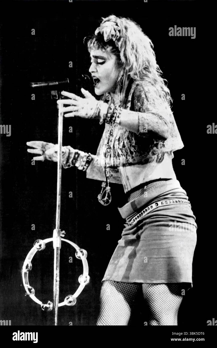 Madonna. Porträt der amerikanischen Sängerin und Songwriterin Madonna Louise Ciccone (* 1958) im Konzert während der Virgin Tour, 1985 Stockfoto