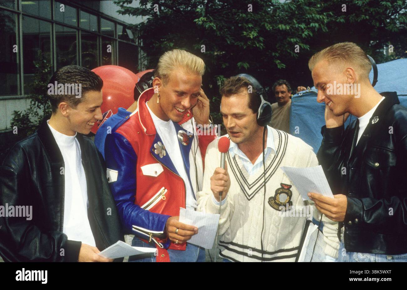 Bros Zwillinge Matt und Luke Goss mit Craig Logan und DJ Peter Powell im BBC Pebble Mill Stockfoto