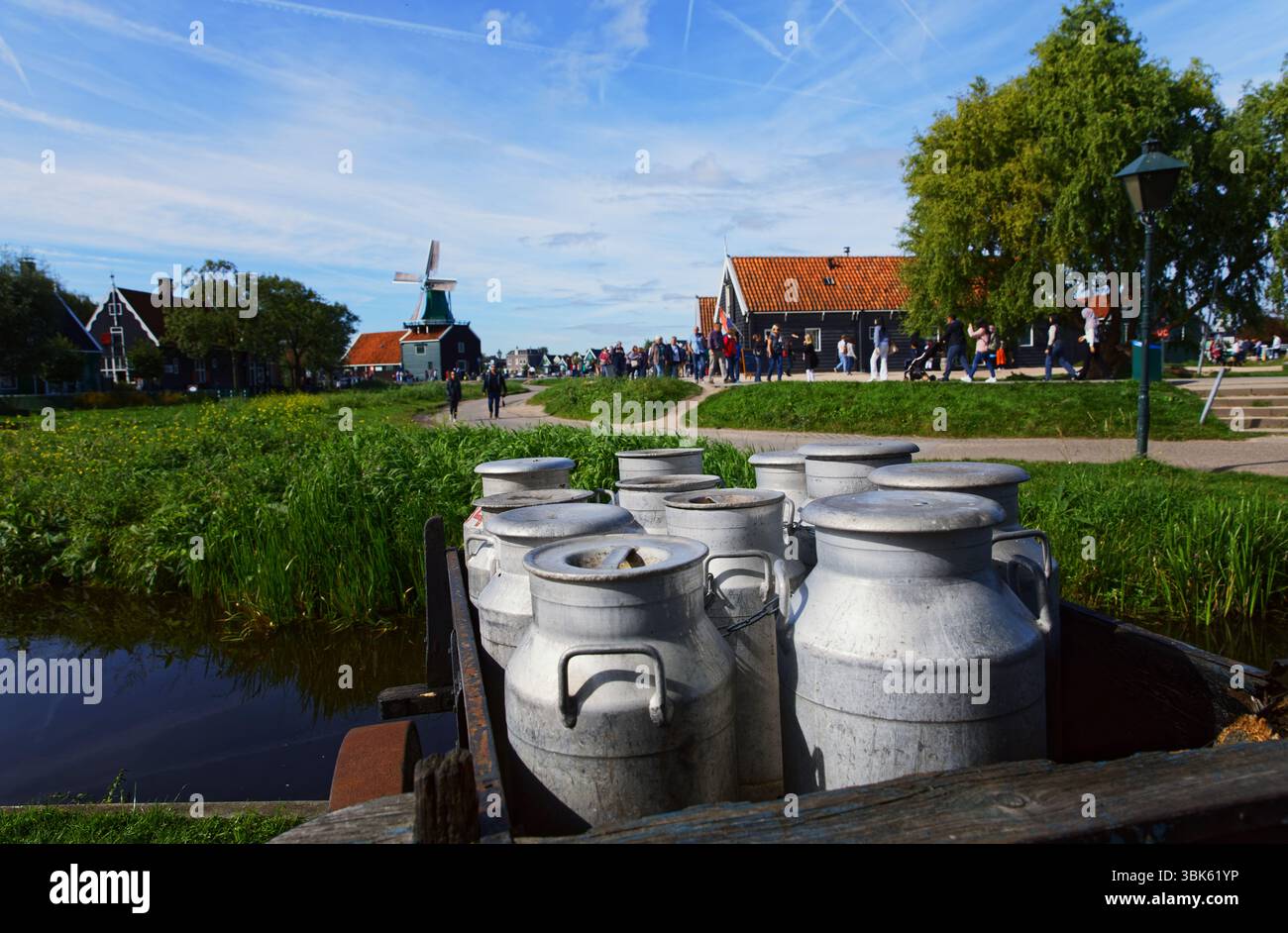 Schlitten mit Milch im ländlichen Bereich closeup Foto Stockfoto