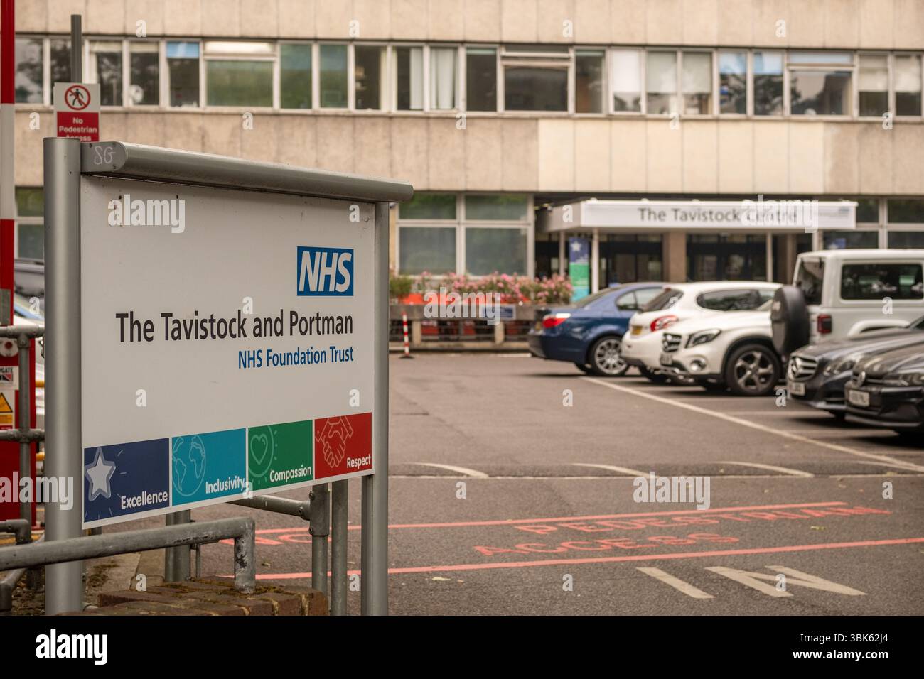 LONDON, 22. MAI 2025: Tavistock Centre, auch bekannt als Tavistock and Portman NHS Foundation Trust in NW3. Ein NHS Mental Health Foundation Trust Stockfoto