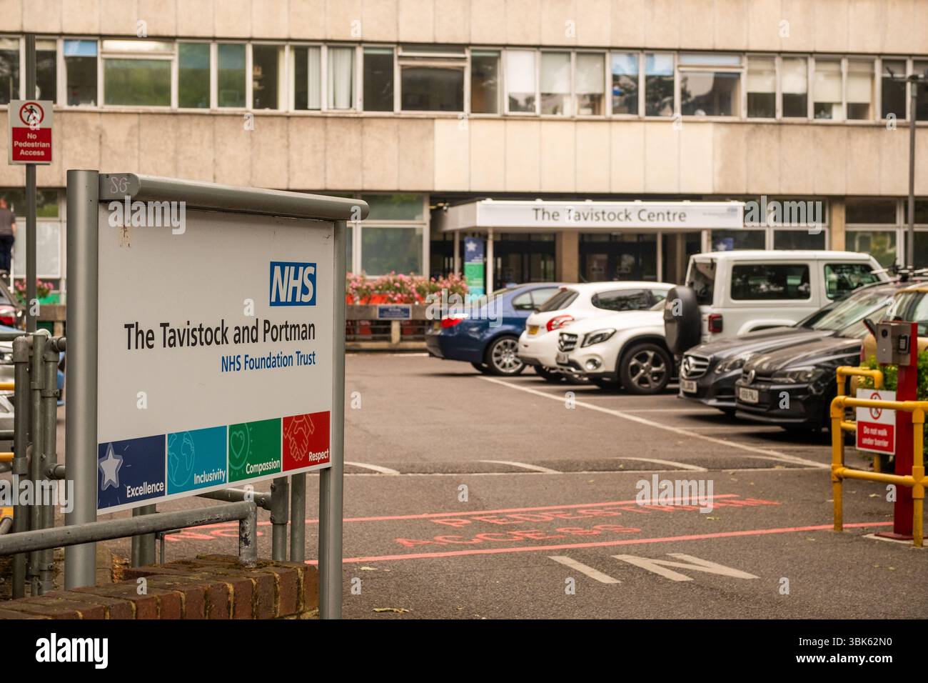 LONDON, 22. MAI 2025: Tavistock Centre, auch bekannt als Tavistock and Portman NHS Foundation Trust in NW3. Ein NHS Mental Health Foundation Trust Stockfoto