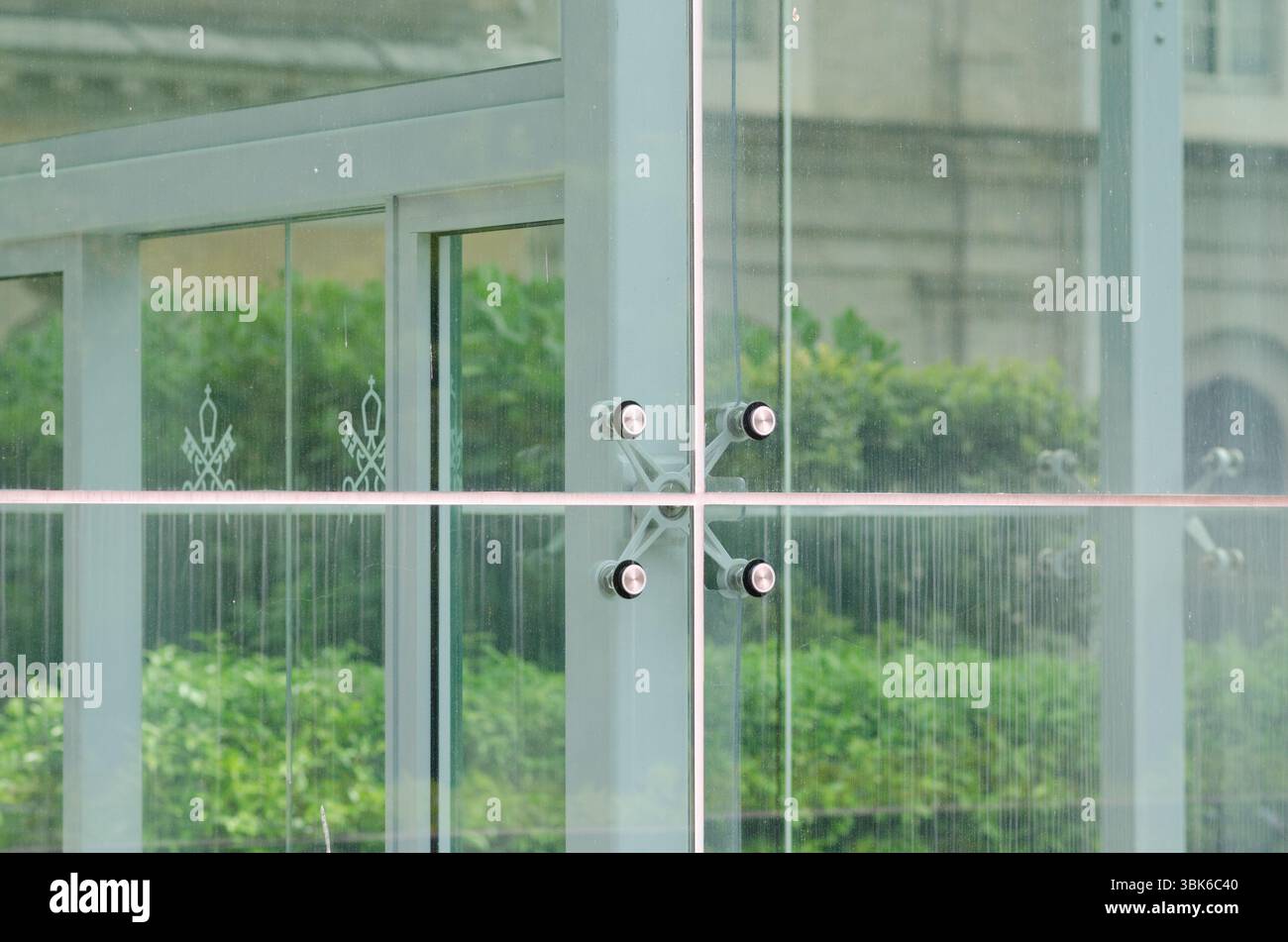 Architekturstruktur aus modularem Glas mit modernem und funktionalem Design. Projekte der modernen modularen Struktur mit Konstruktionsdetails Stockfoto