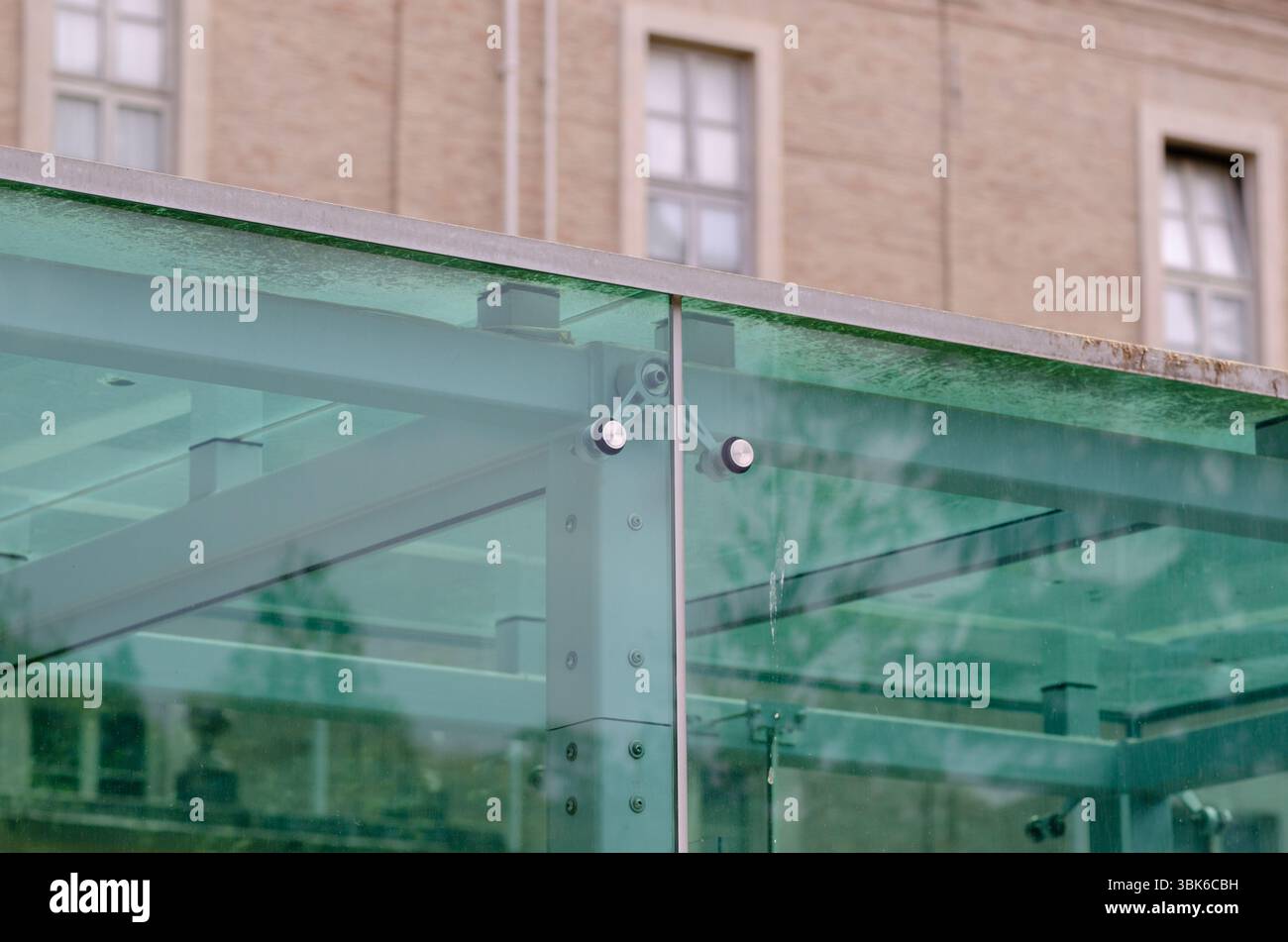 Architekturstruktur aus modularem Glas mit modernem und funktionalem Design. Projekte der modernen modularen Struktur mit Konstruktionsdetails Stockfoto
