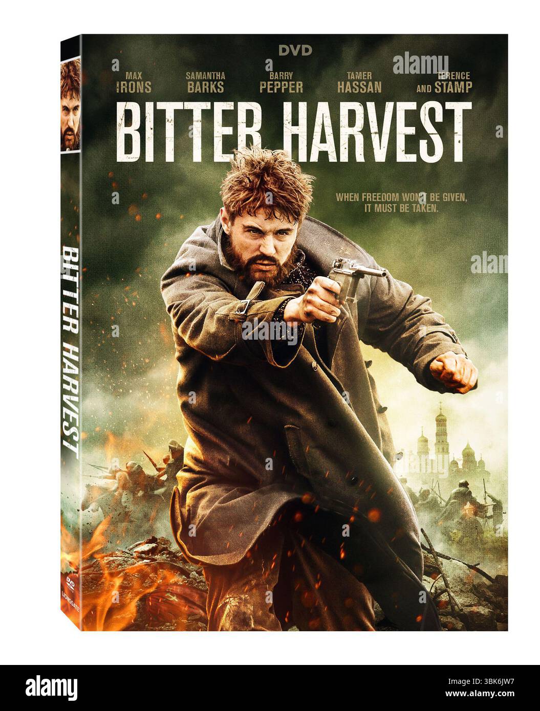 ERSCHEINUNGSDATUM: 24. Februar 2017. TITEL: Bitter Harvest. STUDIO: Devil's Harvest Production. REGISSEUR: George Mendeluk PLOT: Der junge Künstler Juri kämpft in der Ukraine der 1930er Jahre, als Stalin die Ambitionen der Kommunisten im Kreml vorantreibt, um seine Geliebte Natalka vor dem Holodomor zu retten, dem Programm, das schließlich Millionen Ukrainer tötete. MIT Max Irons, Samantha Barks, Terence Stamp. (Credit Image: © Devil's Harvest Production/Entertainment Pictures/ZUMAPRESS.com) NUR REDAKTIONELLE VERWENDUNG! Nicht für kommerzielle ZWECKE! Stockfoto