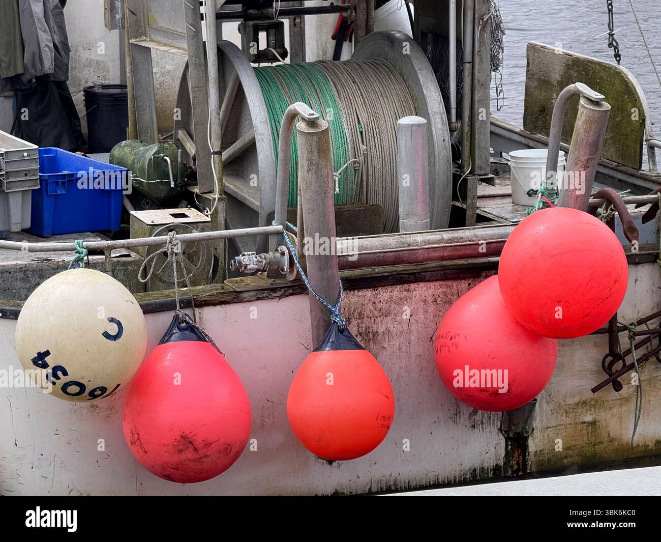 Fischerboote im Masset Harbor auf Haida Gwaii Island - British Columbia, Kanada Stockfoto