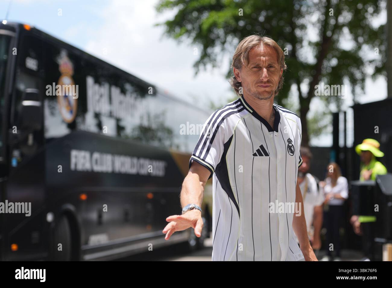 Miami, USA. Juni 2025. Luka Modric von Real Madrid kommt vor dem Spiel der Gruppe H zwischen Real Madrid C. F. aus Spanien und Al Hilal aus Saudi-Arabien bei der FIFA Club-Weltmeisterschaft 2025 im Hard Rock Stadium, Miami, USA, am 18. Juni 2025 an. Quelle: Huang Zongzhi/Xinhua/Alamy Live News Stockfoto
