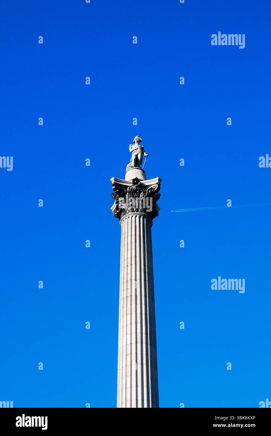 Nelson's Column am Trafalgar Square, London, ein 1843 erbautes Denkmal zum Gedenken an Admiral Horatio Nelson, den größten Helden der englischen Marine. Stockfoto
