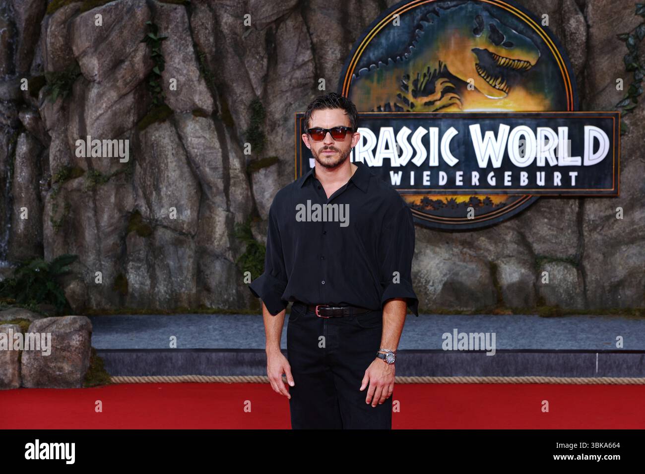 Jonathan Bailey nimmt an der deutschen Premiere von Jurassic World Rebirth im Zoo Palast Teil Stockfoto