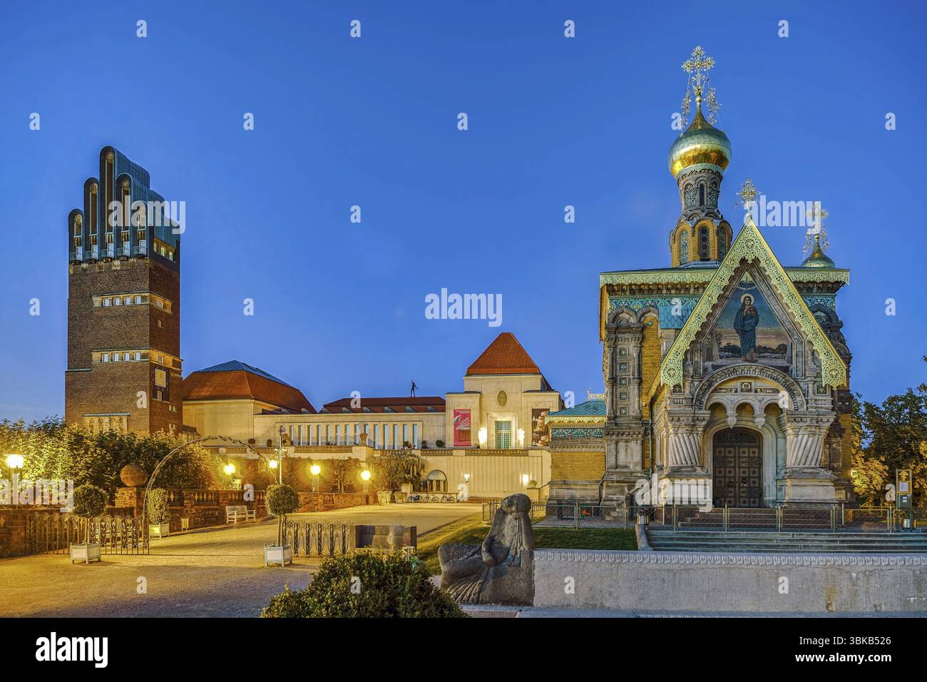 Jugendstil Mathildenhoehe beleuchtet Darmstadt Deutschland Stockfoto