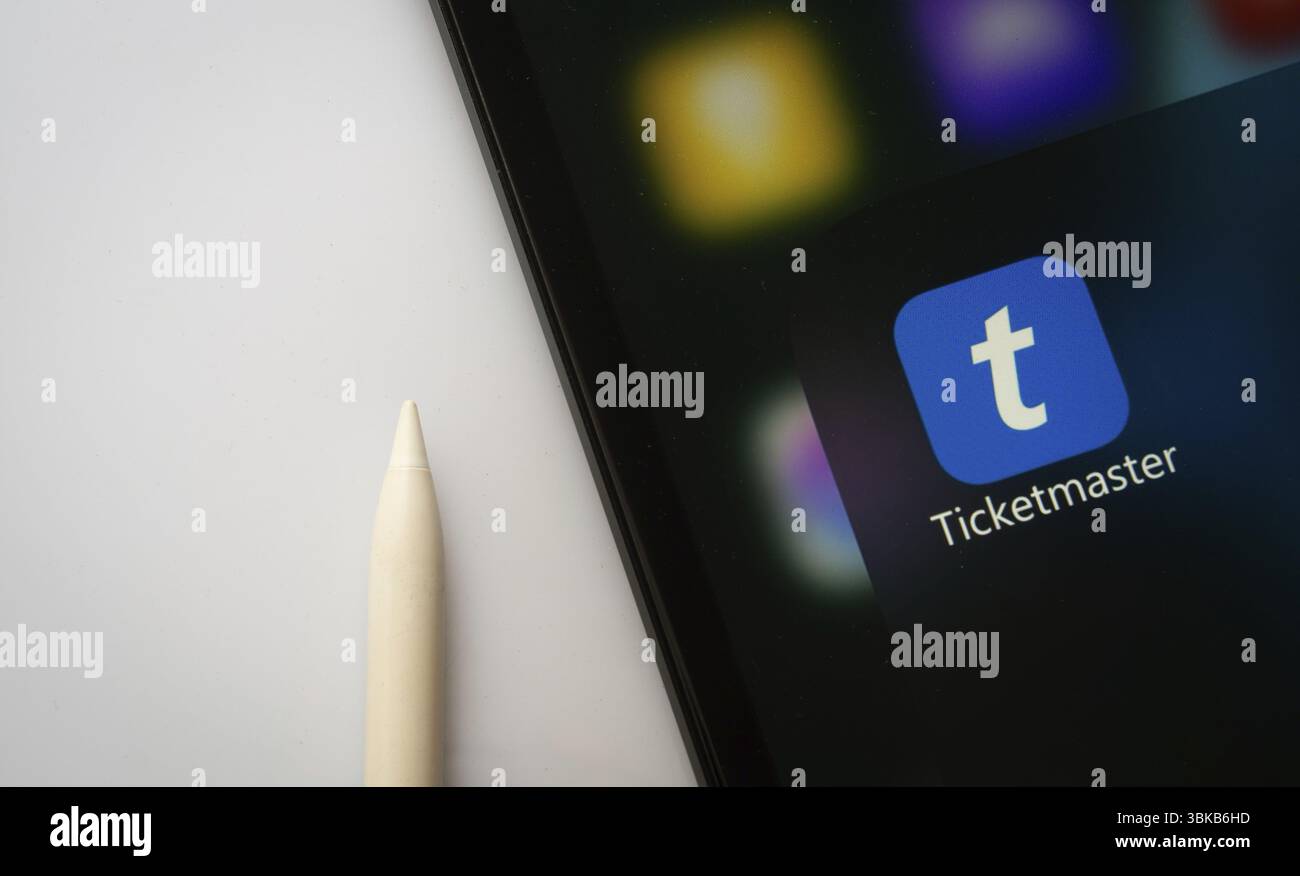 Dhaka, Bangladesch, 18. März 2025: Eine Nahaufnahme eines iPad-Bildschirms mit der Ticketmaster-App Stockfoto