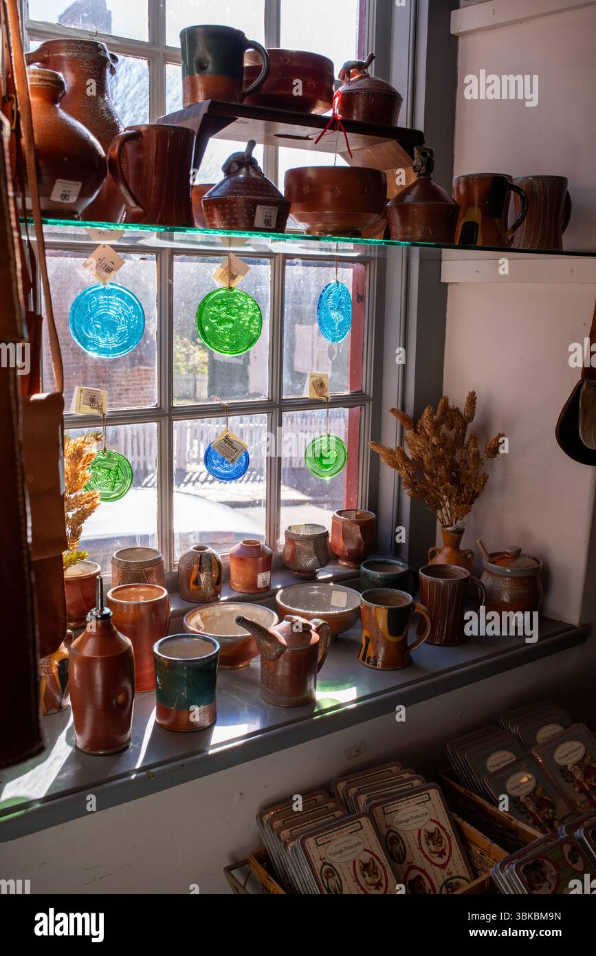 Kunst- und Kunsthandwerkskunst im historischen Viertel Old Salem in Winston-Salem, North Carolina. Stockfoto