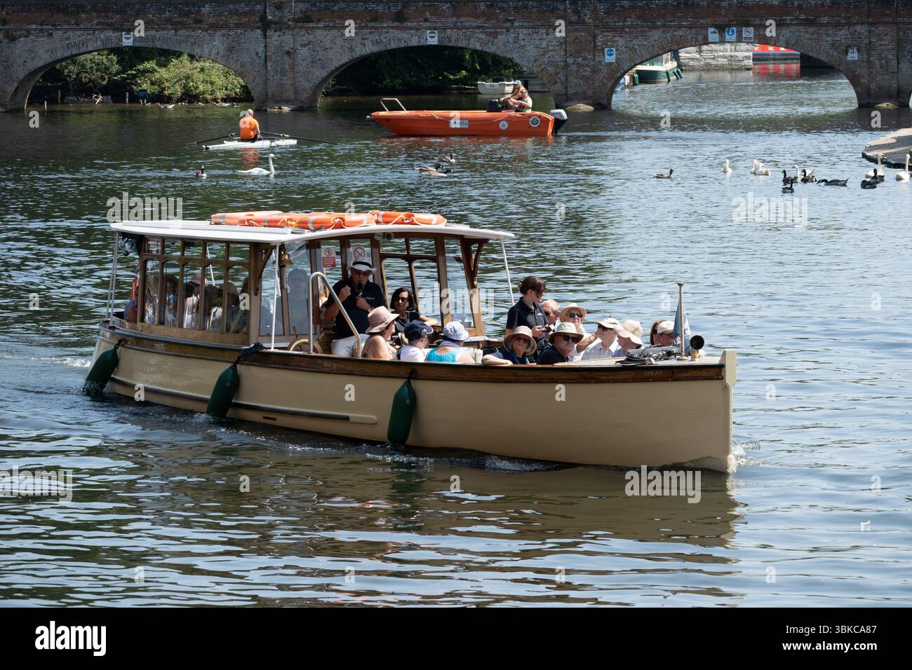 Bootsfahrt „Spray“ auf dem Fluss Avon, Stratford-upon-Avon, Warwickshire, England, Großbritannien Stockfoto