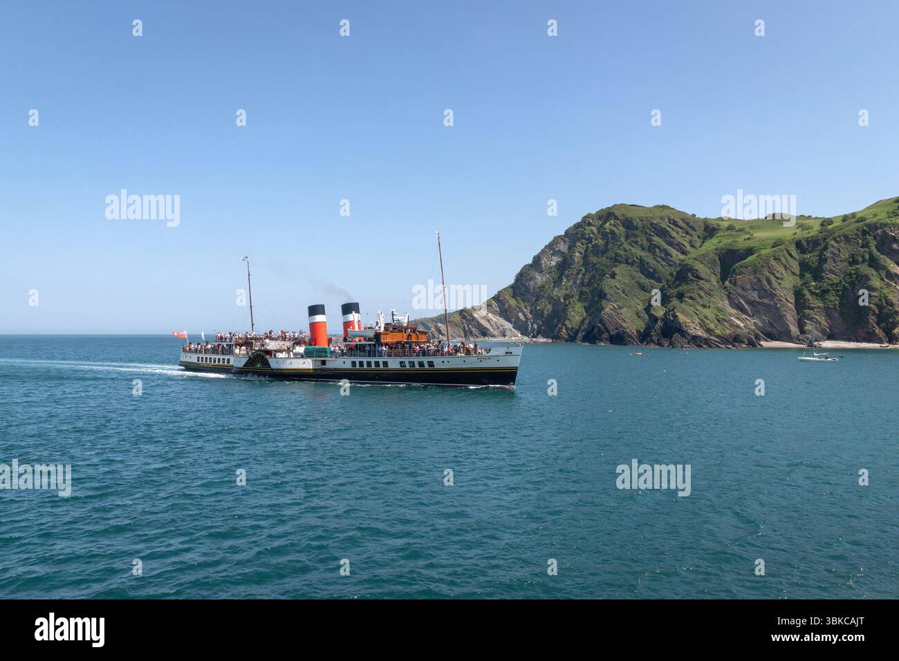 PS Waverley wurde 1946 gebaut und ist der letzte Raddampfer für Passagiere auf Seefahrten der Welt. Bei Ankunft im Hafen von Ilfracombe gesehen Stockfoto