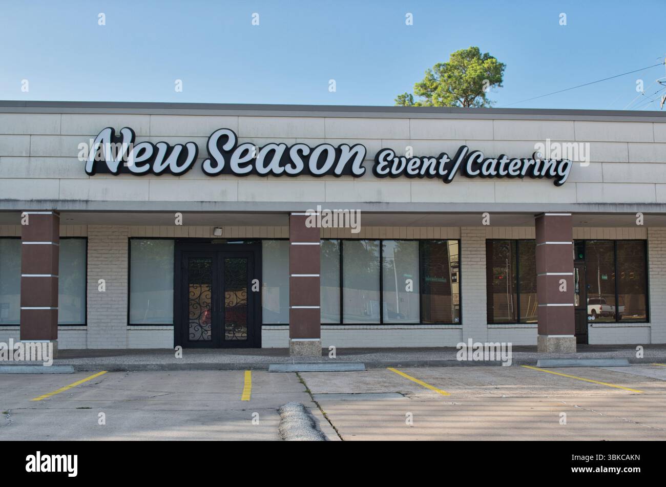 Houston, Texas, USA, 23. 06. 2024: Neue Saison, Catering-Gebäude, Außenfassade. Stockfoto