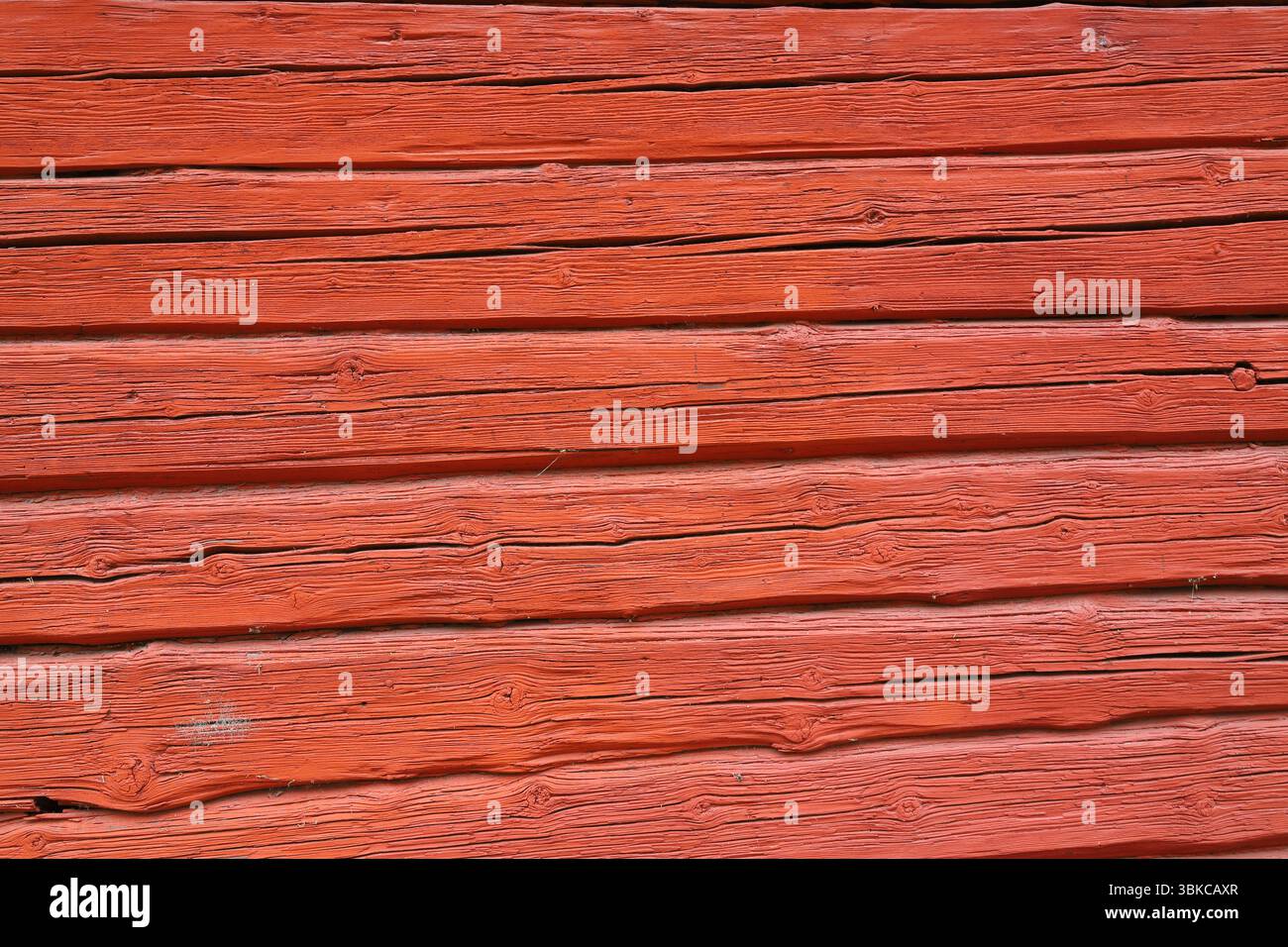 Rote alte Holzwand mit Vollrahmen. Stockfoto