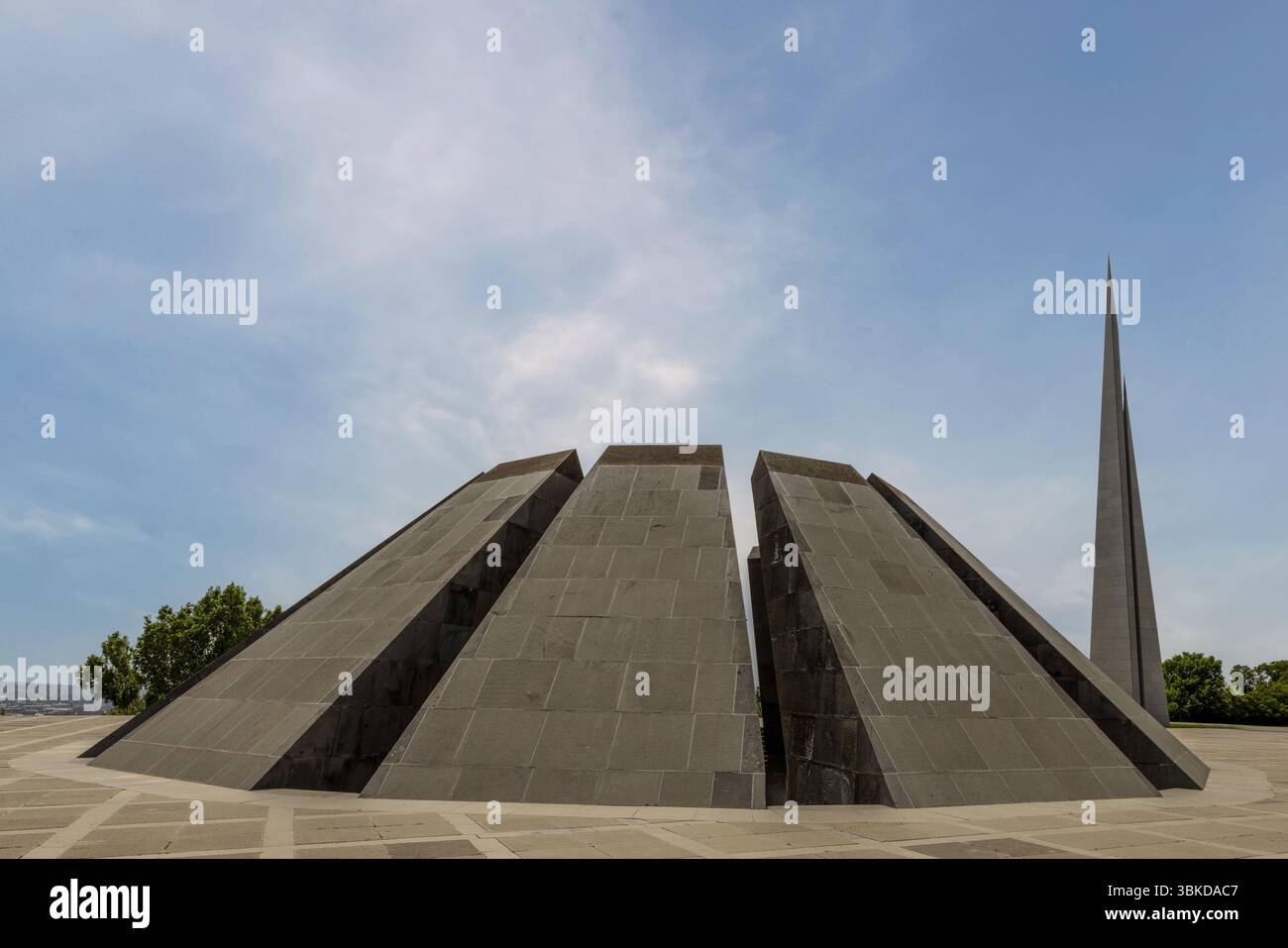Der Armenische Völkermord-Gedenkkomplex in Zsitsernakaberd ist eine ergreifende Hommage an die Opfer, die das Gedenken fördert und das Verständnis fördert Stockfoto