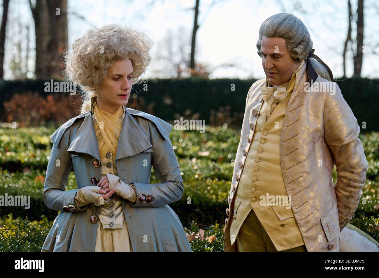 Die Flut (französisch: Le déluge) ist ein historisches Drama von Gianluca Jodice aus dem Jahr 2024 aus einem Drehbuch von Jodice und Filippo Gravino. Die Hauptrollen des Films sind Guillaume Canet und Mélanie Laurent als Louis XVI. Und Marie Antoinette am Ende ihrer Regierungszeit. Stockfoto