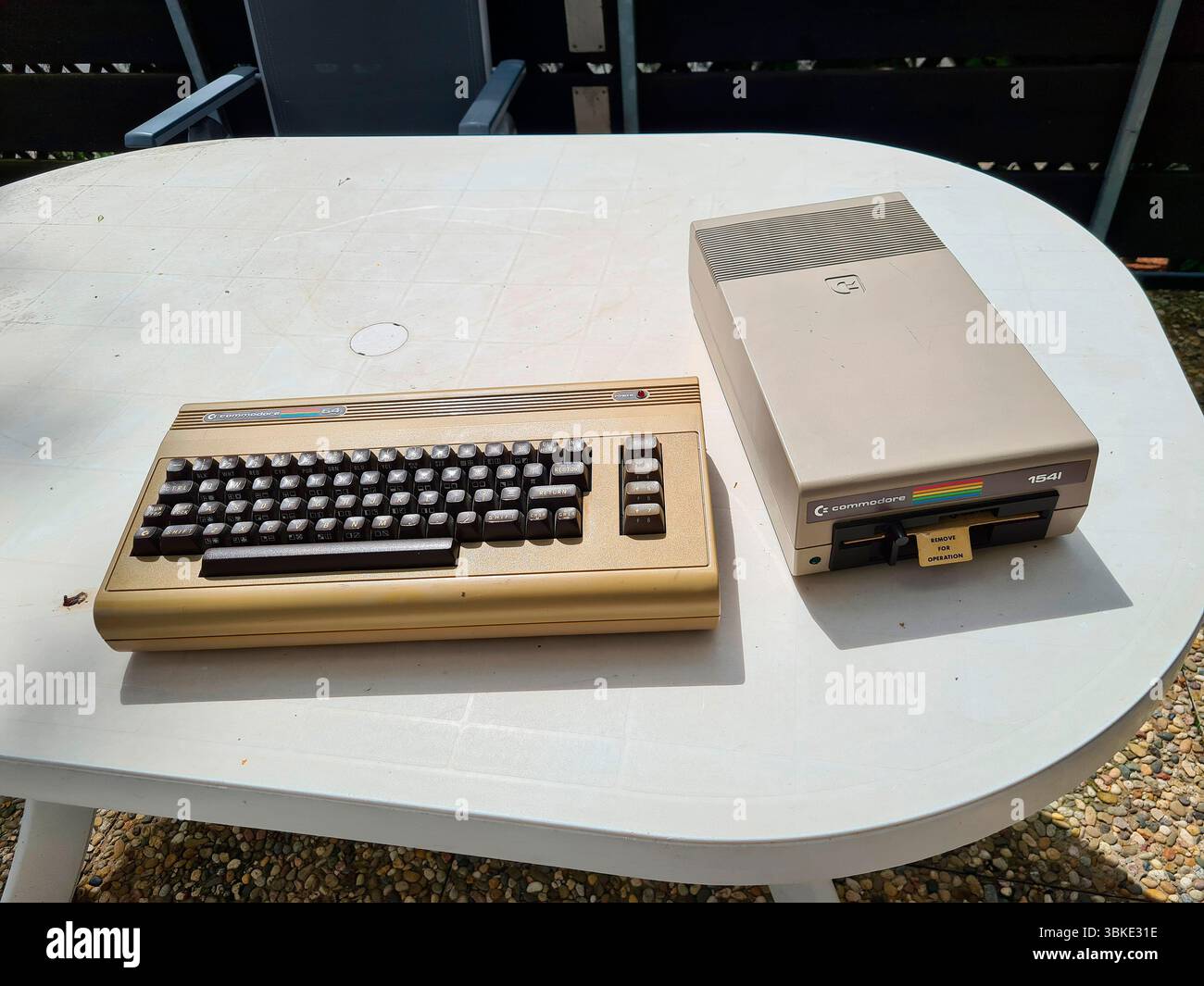 Einer der ersten allgemein verfuegbaren Computer uberhaupt: Der 'Homecomputer' Commodore C 64/ einer der ersten allgemein verfügbaren Computer überhaupt: Th Stockfoto Einer der ersten allgemein verfuegbaren Computer uberhaupt: Der 'Homecomputer' Commodore C 64/ einer der ersten allgemein verfügbaren Computer überhaupt: Th Stockfoto