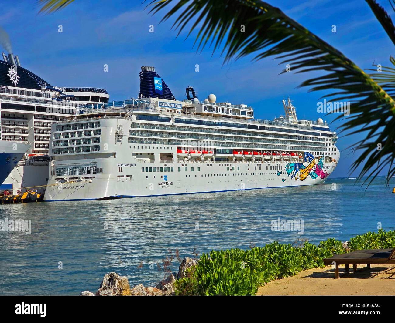 Norwegisches Juwel Kreuzfahrtschiff in Puerto Plata Dominikanische Republik Taino Bay Kreuzfahrthafen in der Karibik wurde 03.09.2025 gegründet Stockfoto Norwegisches Juwel Kreuzfahrtschiff in Puerto Plata Dominikanische Republik Taino Bay Kreuzfahrthafen in der Karibik wurde 03.09.2025 gegründet Stockfoto