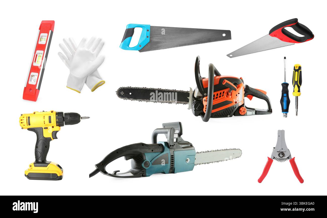Verschiedene Arten von Sägen und andere Ausrüstung auf weißem Hintergrund, Set Stockfoto