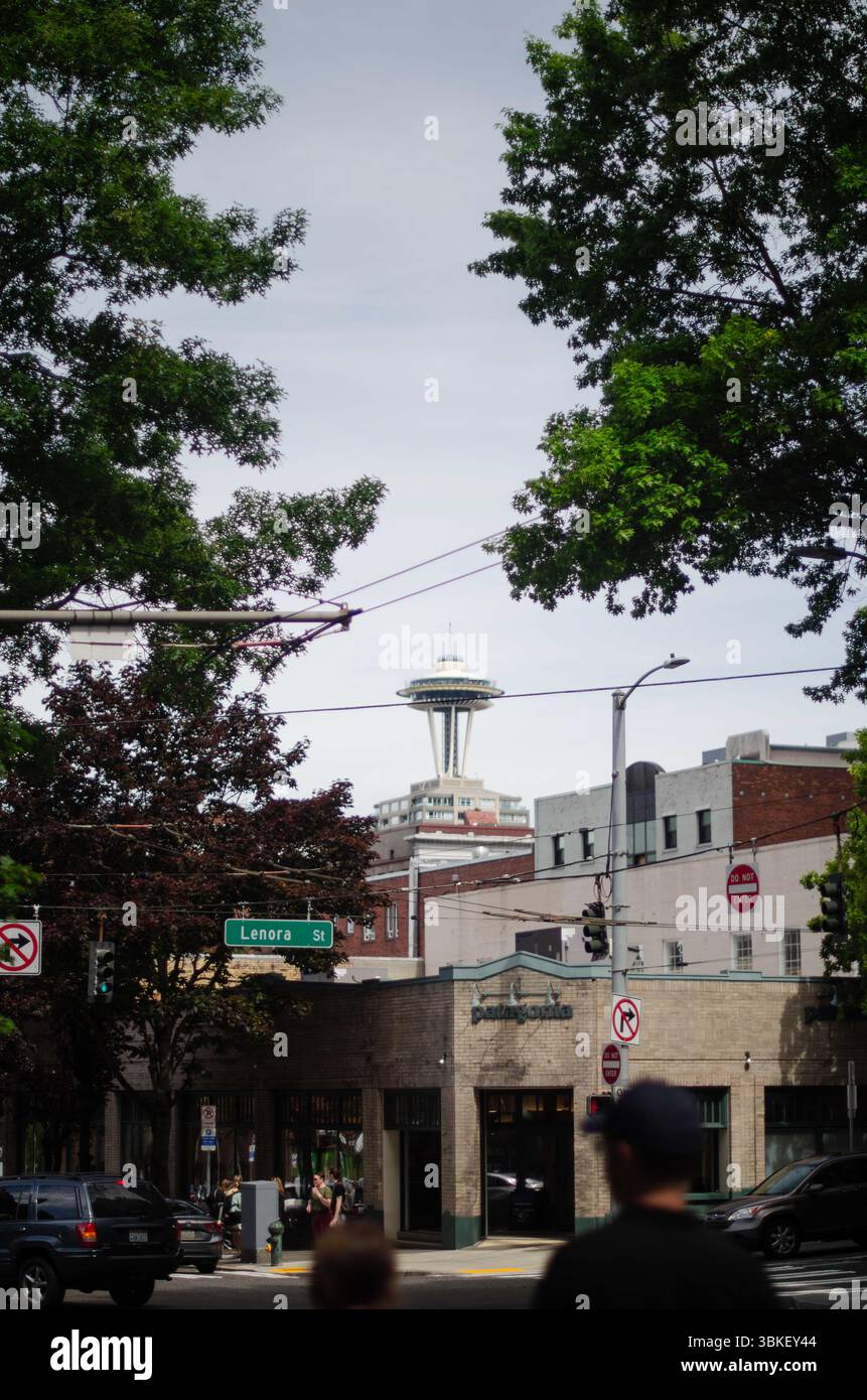 Der Blick auf die Nadel aus verschiedenen Perspektiven der Innenstadt von Seattle. Stockfoto
