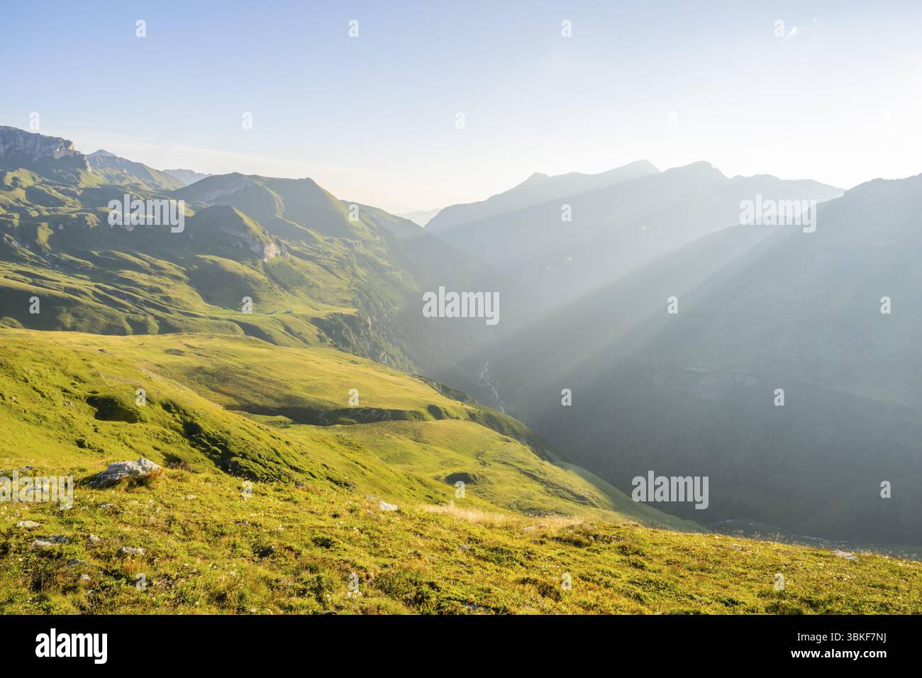 Sonnenaufgang in den Bergen in der Hochalpenstraße, Pinzgau, Salzburg, Österreich, Europa Stockfoto