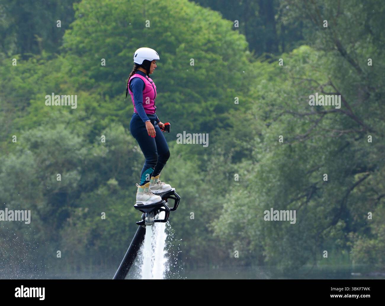Jet Boarding wird von einem Experten demonstriert. Stockfoto