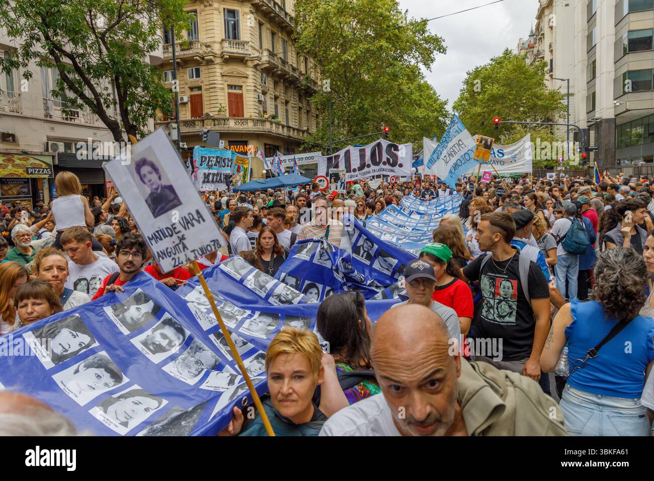 Buenos Aires, Argentinien - 24. März 2025: Demonstration zum Gedenktag in Buenos Aires. Stockfoto