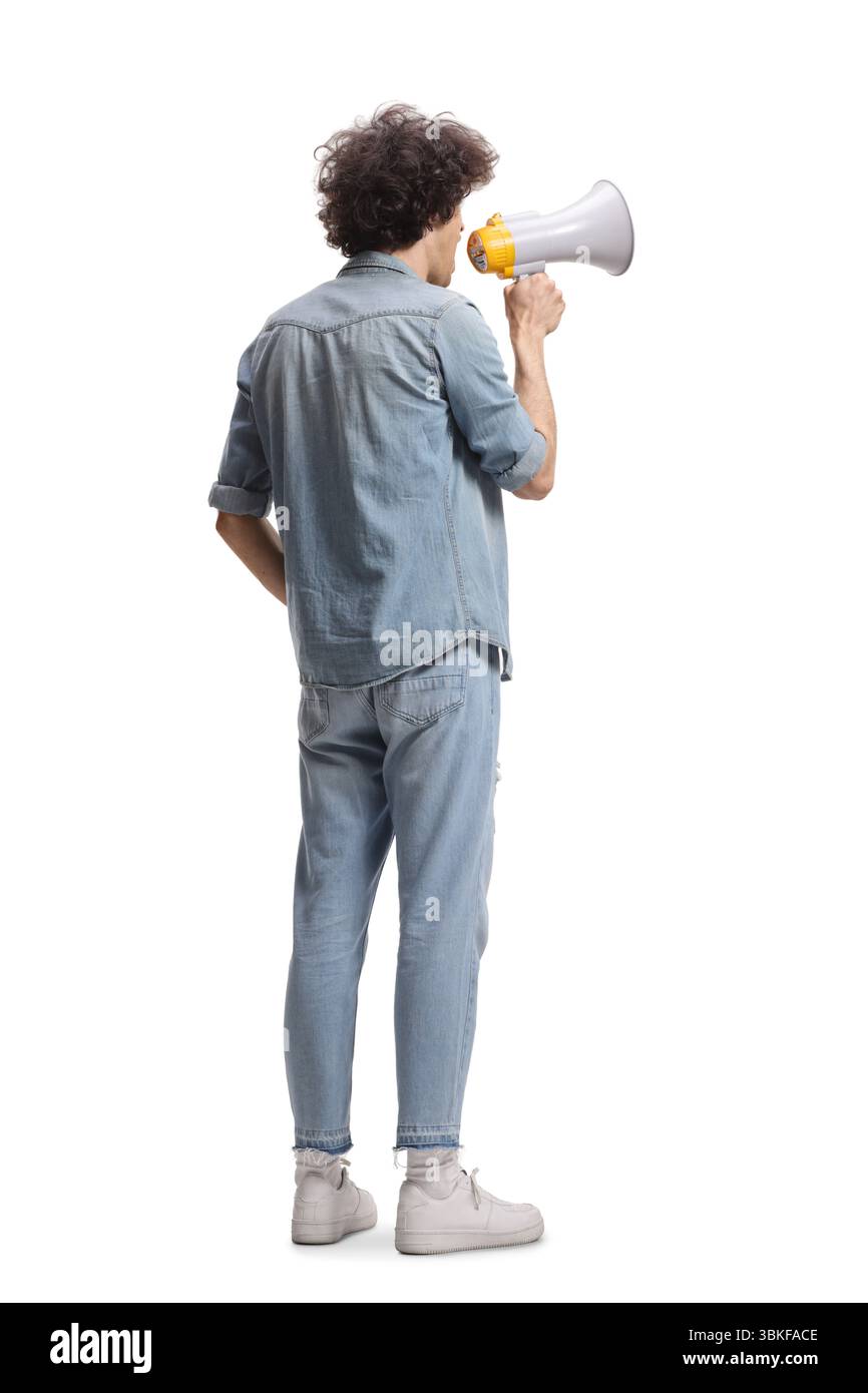Rückansicht eines Mannes mit einem Megaphon isoliert auf weißem Hintergrund Stockfoto