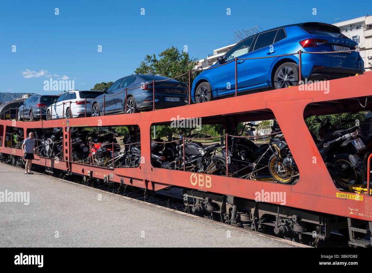 ÖBB Nightjet-Autozug von Split nach Wien, auf dem Bahnsteig am Bahnhof Split, Kroatien Stockfoto