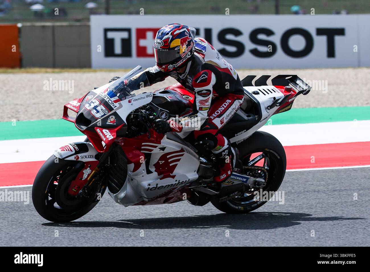 Scarperia, Italien. Juni 2025. Somkit Chantra aus Thailand und LRC Honda in Aktion während des MotoGP GP9 Gran Premio d'Italia Brembo - Freies Training auf dem Mugello Circuit. Quelle: SOPA Images Limited/Alamy Live News Stockfoto