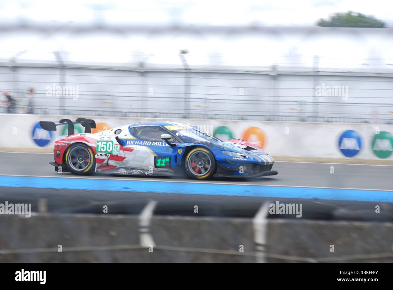 Richard Mille AF Corse trat bei den Porsche Curves 2025 bei den 24-Stunden-Rennen von Le Mans in Ferrari 296 GT3 von Riccardo Agostini, Custodio Toledo und Lilou Wadoux ein Stockfoto