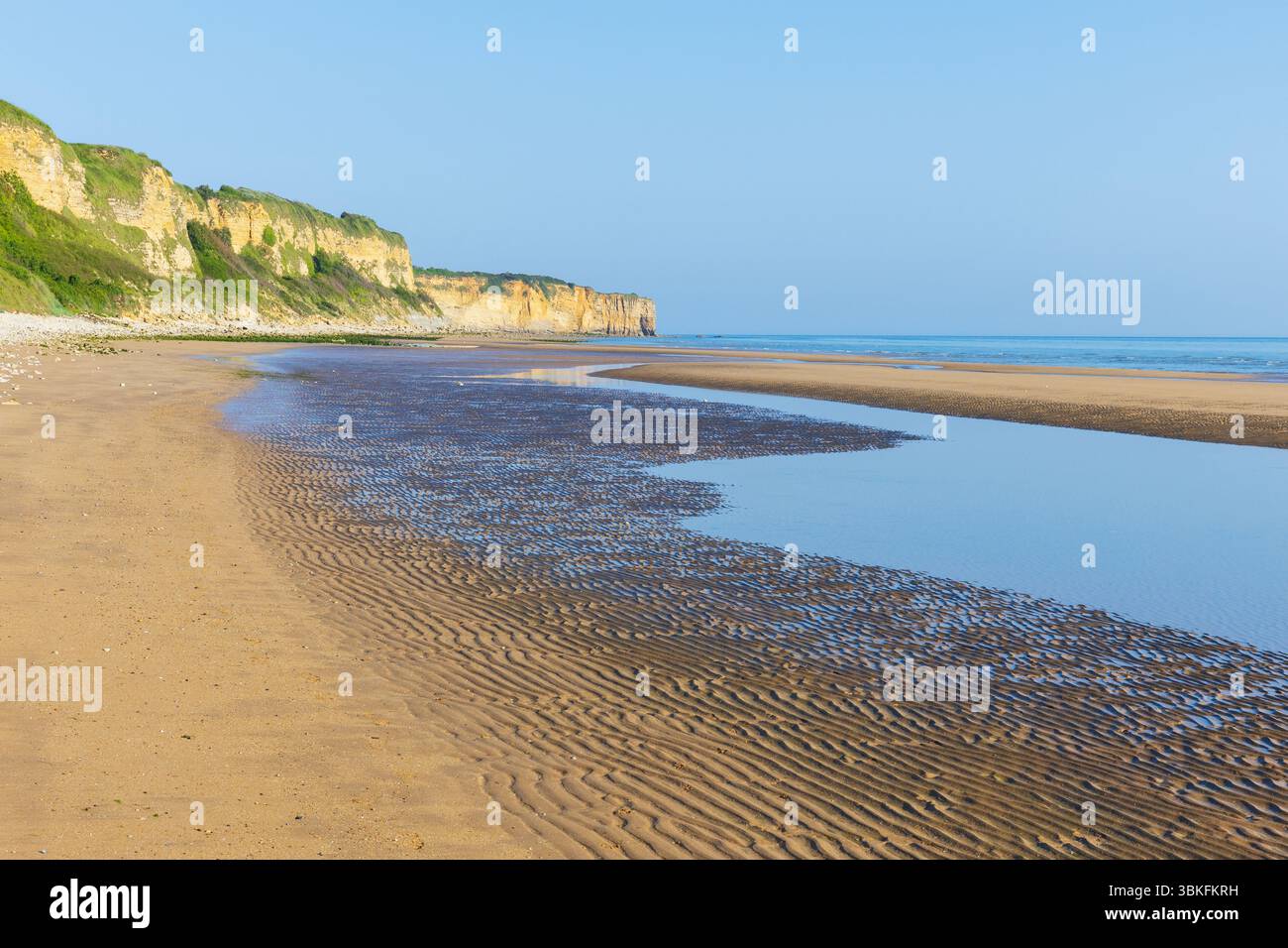Omaha Beach, Ort des amphibischen Angriffs am 6. Juni 1944 (D-Day) während des Zweiten Weltkriegs in Vierville-sur-Mer (Calvados), Frankreich Stockfoto